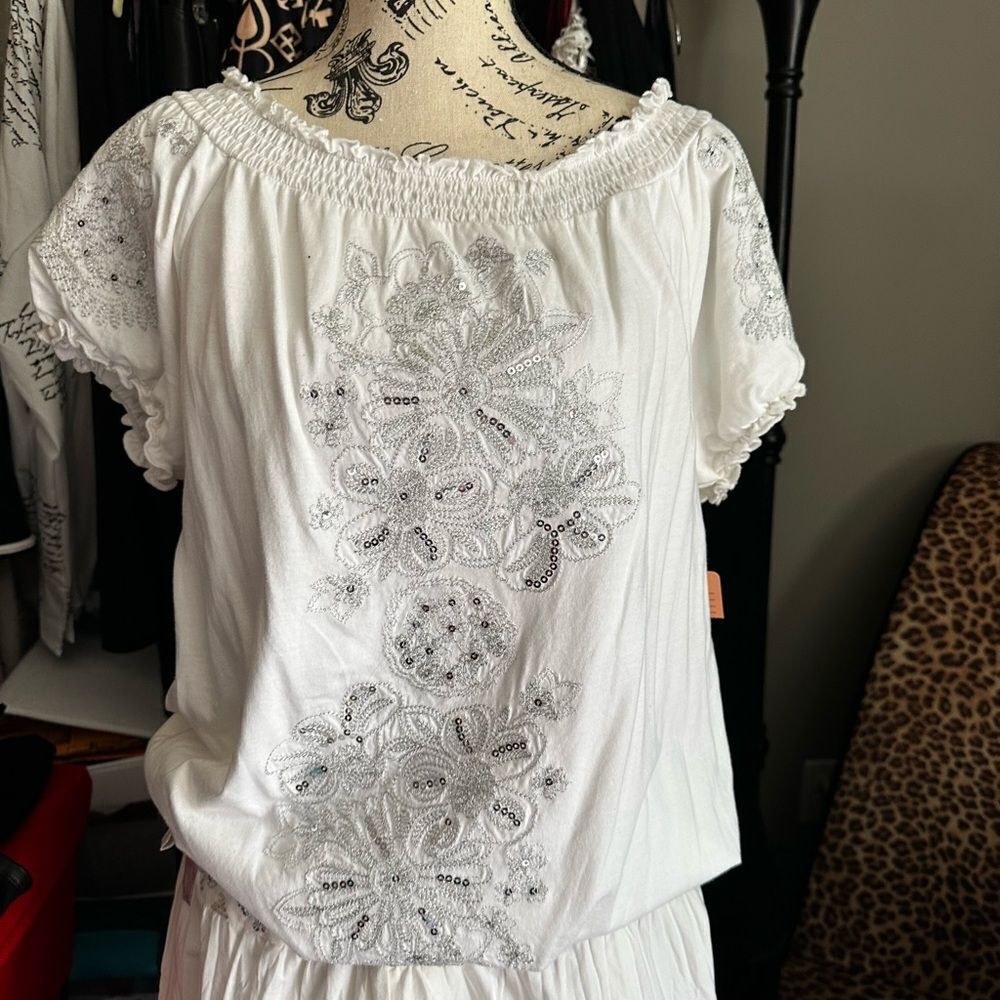 INC International Concepts White Blouse with Elegant Design - Picture 4 of 11
